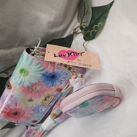 NWT LUV BETSEY CROSSBODY - Picture 5 of 8